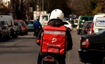 Grave: trabajador de Pedidos Ya es detenido sin causa y amenazado por la Policía Bonaerense