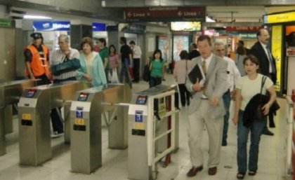 Metrodelegados anunciaron apertura de molinetes en la línea B contra la tercerización laboral