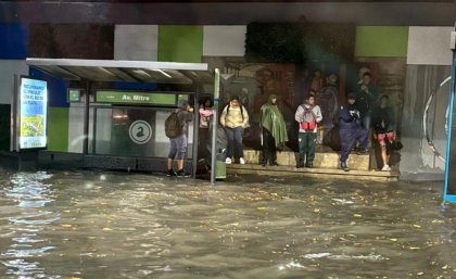 AMBA: por las lluvias hay calles y escuelas inundadas, cortes de luz, múltiples daños y una persona fallecida 