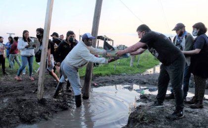 Trabajadores y estudiantes llevaron su solidaridad a las familias de Guernica