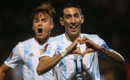 Argentina ganó en Uruguay y puso un pie en Qatar