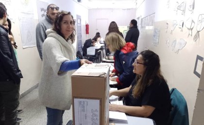 Votó Cecilia Carrasco, candidata a vicegobernadora del FITU: “El voto a la izquierda es en defensa propia”