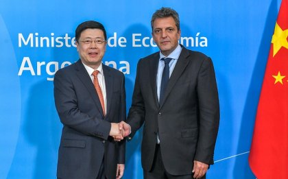 A la espera de los dólares del FMI, hola al yuan: Massa viaja a China en busca de fondos 