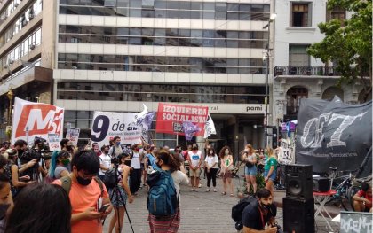 Se movilizaron frente a la legislatura porteña para exigir la renuncia de Acuña