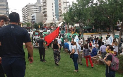 Jornada por despidos en el Hospital Sayago en los Jardines Municipales de Carlos Paz