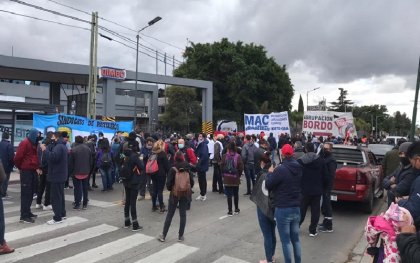 Importante acto de apoyo a los trabajadores de Bimbo que enfrentan el cierre de la planta