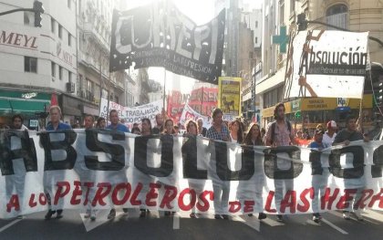 A un año de la condena a los petroleros de Las Heras hubo movilización a la Casa de Santa Cruz