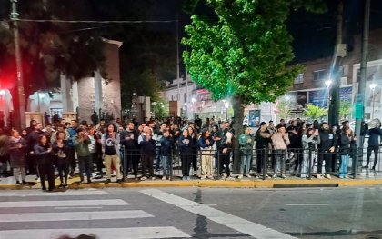 Ruidazo y asamblea en común del ISFD n° 41 y la Universidad de Almirante Brown