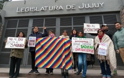 Carpa y juntada de firmas ante el avance exprés del Rigi en la Legislatura de Jujuy 