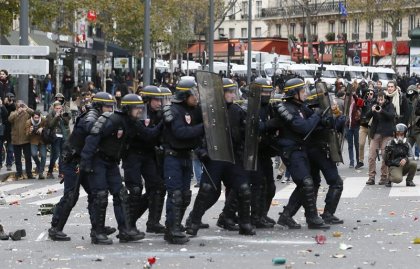 Represión en París: los grandes medios al servicio del gobierno