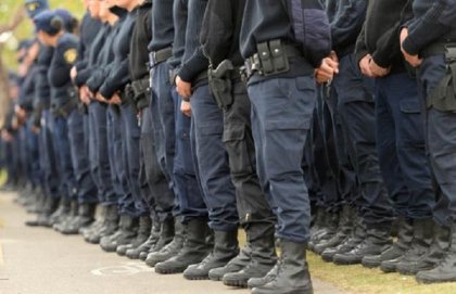 El macrismo militariza la provincia, pero el 79 % desconfía de la Policía