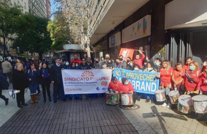 Trabajadores de Salcobrand: "Esta empresa ha actuado de manera brutal. En pandemia no tuvo piedad, aumentaron el valor de medicamentos de primera necesidad"