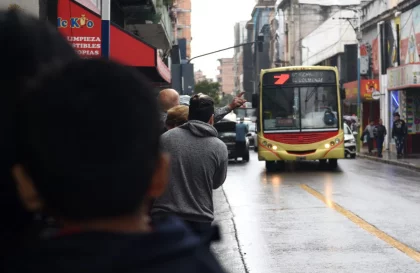 En medio de un fuerte rechazo popular, se aprobó el aumento del boleto a $950