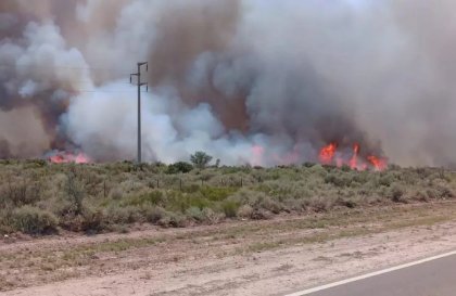 Otro incendio en Río Negro, la Ruta Nacional 22 cortada