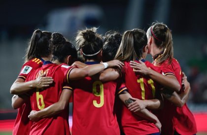 La selección española de fútbol femenino gana el mundial y gana a la RFEF