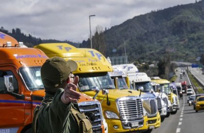 Complicidad y presión al parlamento desde empresarios de camiones, el Gobierno y Carabineros: paro de la CNTC podría extenderse al menos una semana