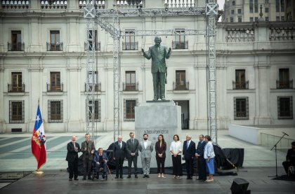 Patricio Aylwin: promotor del Golpe de Estado. Cinco razones para repudiar su estatua en La Moneda