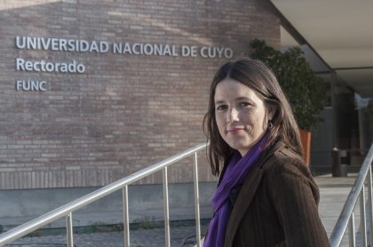 Decano de Filosofía y Letras ordena quitar carteles de la cátedra de Noelia Barbeito