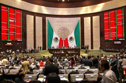 Aprueban diputados la cuestionada Ley de Comunicación Social