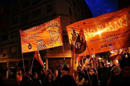 Los secundarios también salieron a la calle en defensa de la educación pública