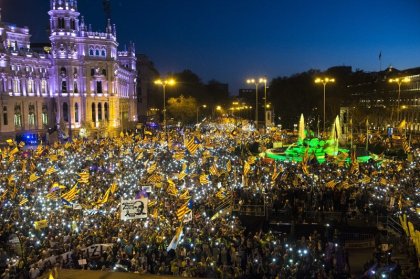 Decenas de miles por el derecho a decidir en Madrid, ¿dónde estaban IU y Podemos?