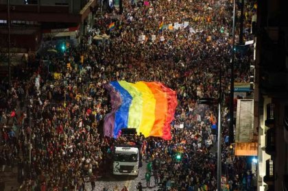 "Orgullo es luchar": masiva marcha por la diversidad en Uruguay