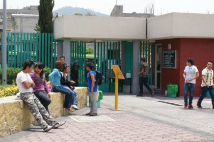 Subcontratación en bachilleratos del GDF, salarios de miseria y acoso laboral