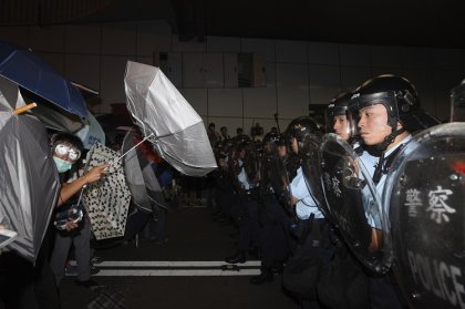 Cañas de bambú y paraguas toman las calles de Hong Kong