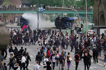 LIVE: Protesters march in Hamburg against G20 Summit - YouTube