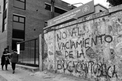 UNLu: estudiantes, docentes y no docentes autoconvocados en defensa de la educación pública y contra el ajuste de Milei