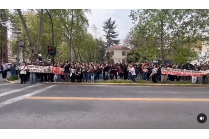 Estudiantes de la USS se manifiestan: "Mientras Cubillos roba el estudiante se endeuda"