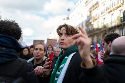 Activistas, artistas e intelectuales se solidarizan con la actriz francesa Adèle Haenel ante el ataque de la derecha