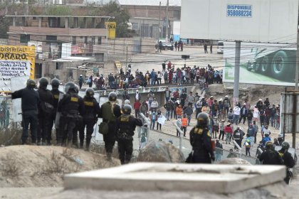 Al menos siete muertos en represión a crecientes protestas contra el gobierno golpista en Perú