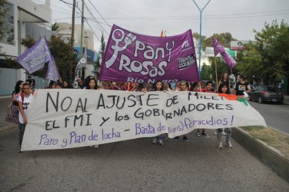 Multitudinaria marcha por el 8M en Fiske Menuco