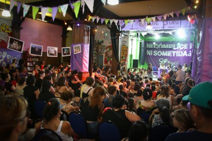 Pan y Rosas: cuatrocientas mujeres debatieron cómo enfrentar el plan Milei - Caputo - Bullrich