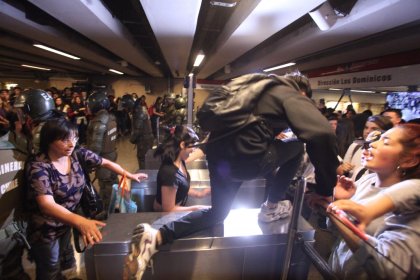 Subió el pasaje y volvieron las evasiones al Metro: ¿Y si los sindicatos se sumaran a la lucha contra las alzas?