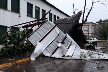 El Palomar: se voló el techo de una escuela en el temporal