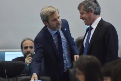 En medio de la crisis, suman a Monzó, Frigerio y la UCR a la "mesa chica" del poder