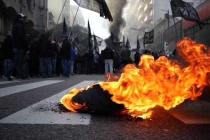 Fate: los trabajadores rechazan las suspensiones y el paro patronal 