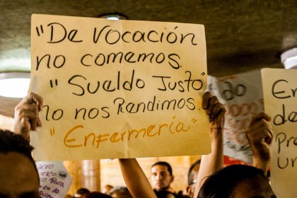 Contundente protesta de enfermeras y demás trabajadores de la salud se hace sentir en Caracas 