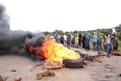 Al menos 8 muertos por represión durante segundo día de huelga en Zimbabue