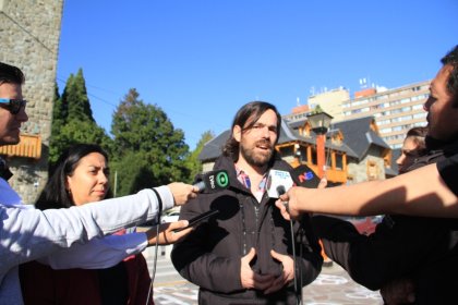 Del Caño en Bariloche para acompañar el último tramo de la campaña del FIT