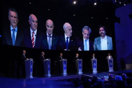 Debate presidencial en Argentina: el candidato del Frente de Izquierda enfrentó a Macri y al candidato del peronismo