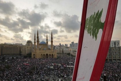 Las calles de Líbano festejan la renuncia del primer ministro