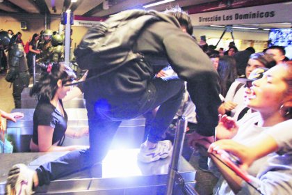 ¿Alguien dijo normalidad? Metro cierra estaciones por evasiones masivas