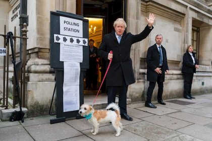 Elecciones en el Reino Unido: Boris Johnson ganaría por una amplia mayoría