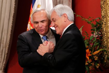 Piñera realiza una cena en honor a Chadwick mientras es cuestionado por violar los DD.HH