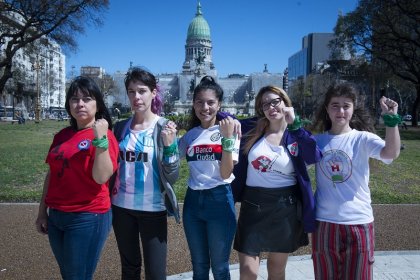 Las pibas al frente: agrupamientos feministas en los clubes de Primera - YouTube