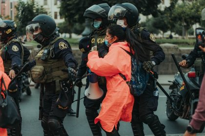 Detuvieron a 46 obreras de limpieza por luchar contra despidos masivos y tercerización laboral