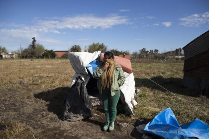 Toma de tierras en Lobos: "Acá no vino nadie, solo la Policía a querer sacarnos" - YouTube